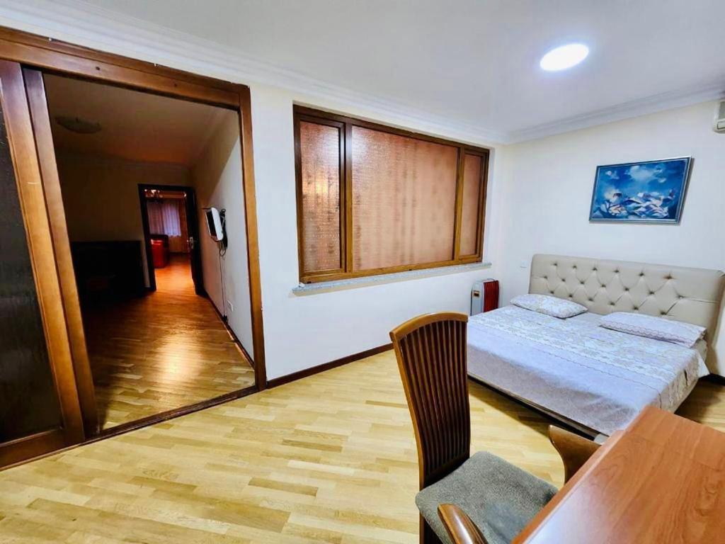 Family Spacious 3 Bedroom Apartment In The Middle Of City Center, Next To North Avenue Yerevan Bagian luar foto