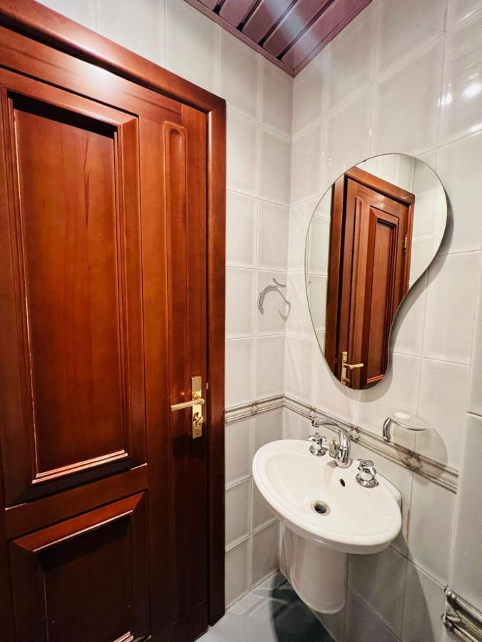 Family Spacious 3 Bedroom Apartment In The Middle Of City Center, Next To North Avenue Yerevan Bagian luar foto